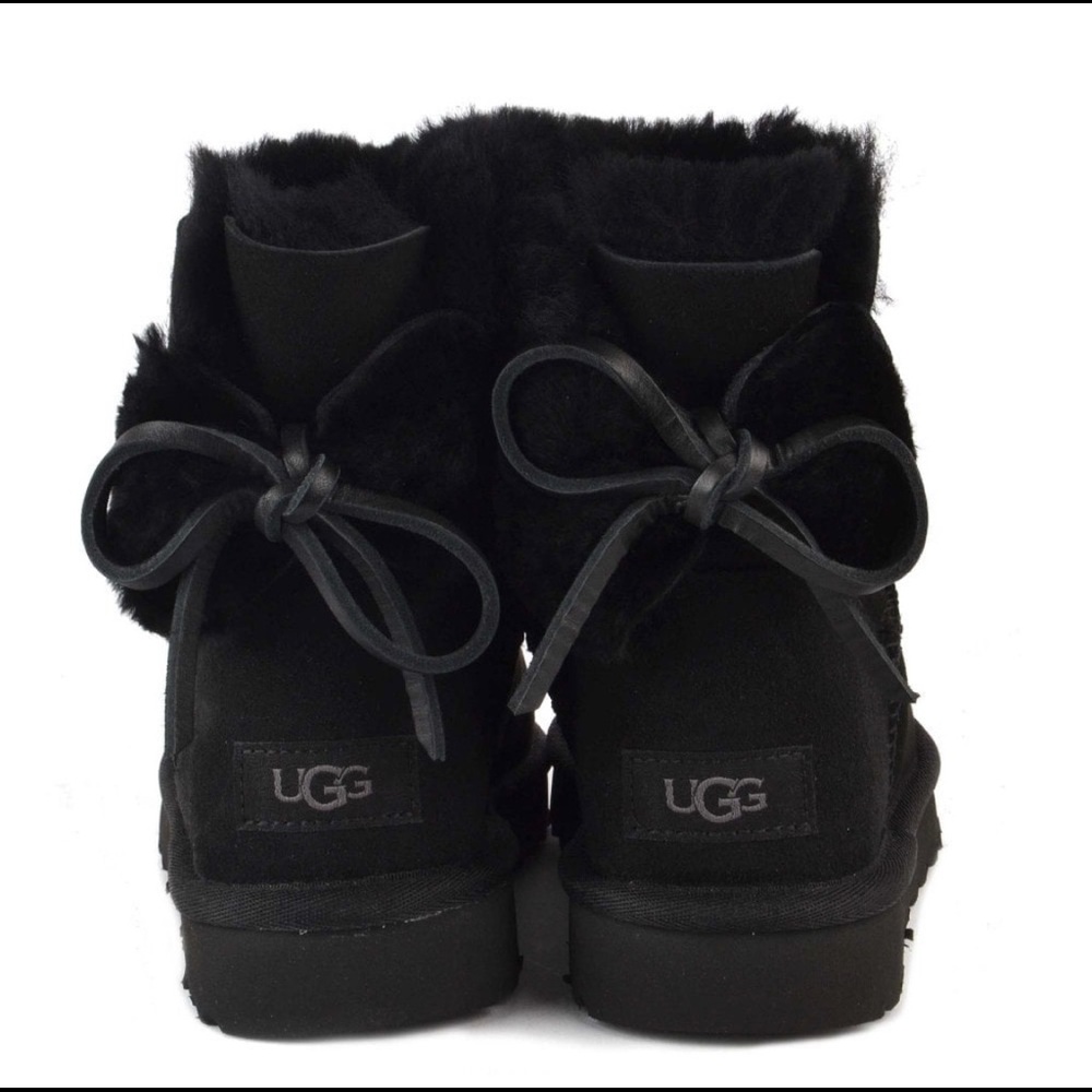 NWOT UGG Classic Double Bow Mini